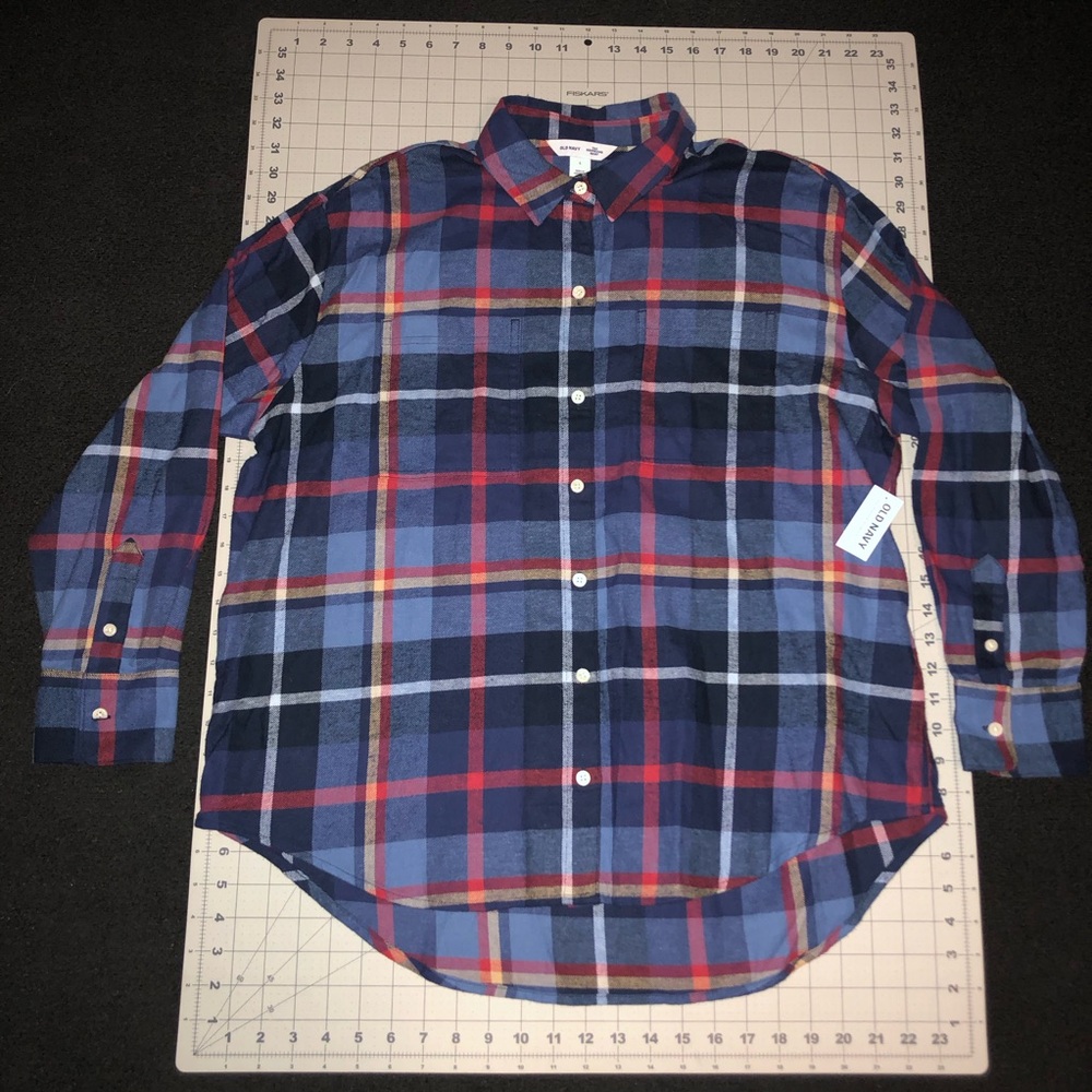 Old Navy. The Boyfriend Shirt. Long Sleeve Plaid Flannel. Size Large. Blue. NWT.
